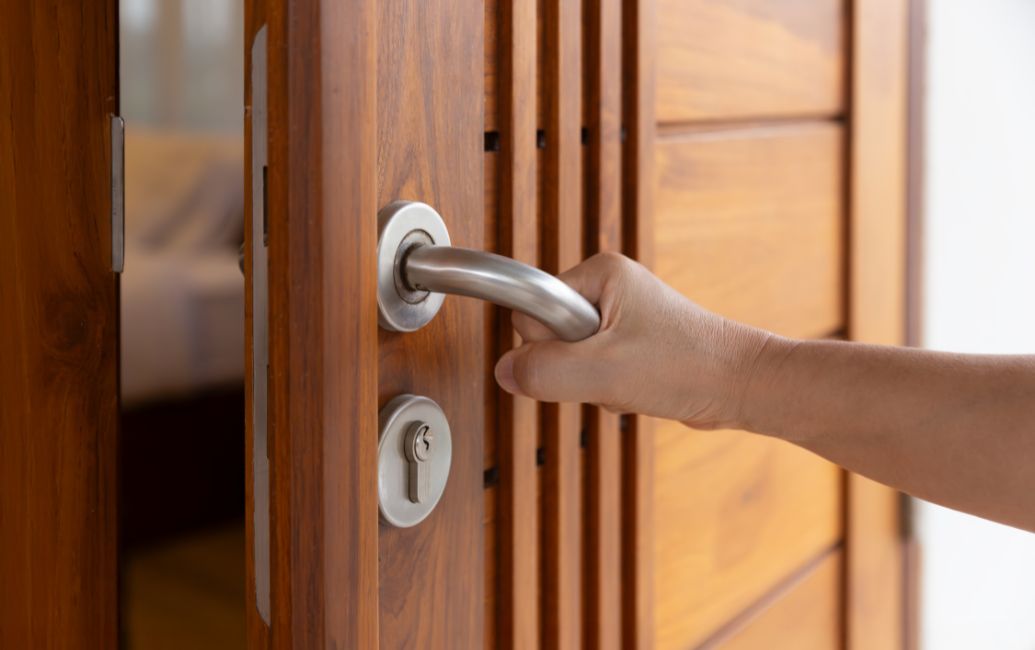 Locks 1035 x 650